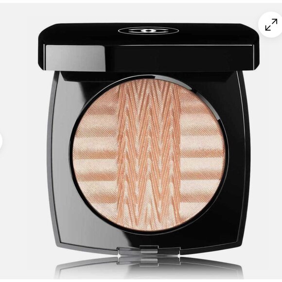 Authentic CHANEL PLISSÉ LUMIÈRE DE CHANEL Illuminating Powder Ltd Edition NEW - Picture 1 of 7